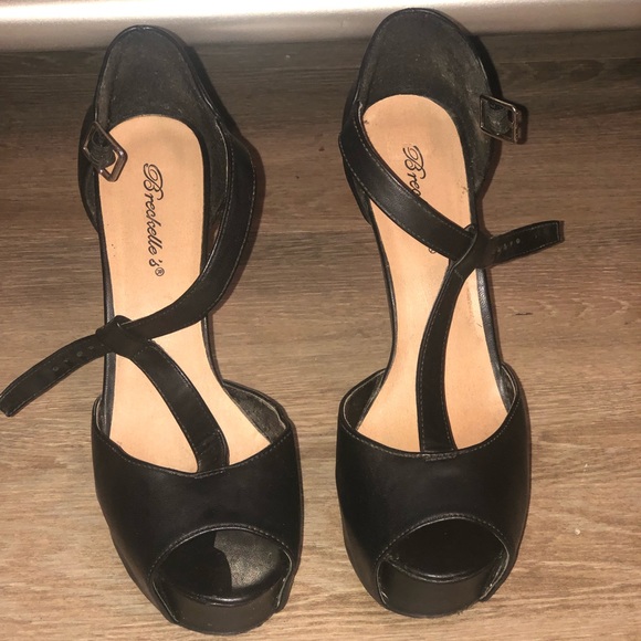 Breckelles Shoes - Breckelle’s Black Chunky Heels (Sz 9)